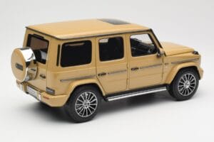 Mercedes G-Class G 500 W463A Solarbeam Yellow Metallic Minichamps 1:18 113037108 Metall – Bild 3 von 8