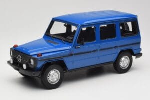 Mercedes G-Class W460 LWB Dunkelblau Minichamps 1:18 Mercedes G-Class W460 LWB Dunkelblau Minichamps 1:18 155038100 Metall