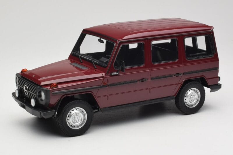 Mercedes G-Class W460 LWB Dunkelrot Minichamps 1:18 155038102 Metall