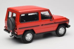 Mercedes G-Class W460 SWB Rot Minichamps 1:18 155038002 Metall – Bild 2 von 6