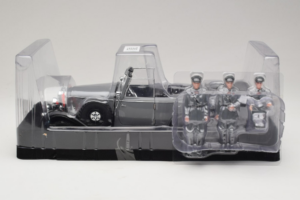 Mercedes G4 6-Wheels Schwarz With Figures Signature Models 1:18 38202 Metall