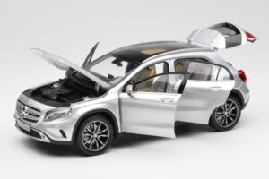 Mercedes GLA X156 Polar Silber Metallic Norev 1:18 B66960267 Metall – Bild 2 von 8