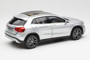 Mercedes GLA X156 Polar Silber Metallic Norev 1:18 B66960267 Metall – Bild 3 von 8