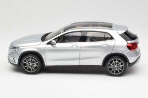 Mercedes GLA X156 Polar Silber Metallic Norev 1:18 B66960267 Metall – Bild 4 von 8
