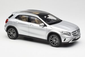 Mercedes GLA X156 Polar Silber Metallic Norev 1:18 B66960267 Metall – Bild 6 von 8