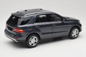 Mercedes M-Class W164 Grey Metallic Minichamps 1:18 100030100 Metall – Bild 3 von 8