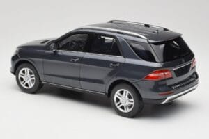 Mercedes M-Class W164 Grey Metallic Minichamps 1:18 100030100 Metall – Bild 7 von 8