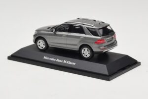 Mercedes M-Class W166 Palladium Silver Metallic Minichamps 1:43 B66960061 Metall – Bild 3 von 4