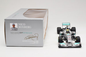 Mercedes MGP W02 #8 N. Rosberg Mercedes GP 2011 Minichamps 1:18 110110008 Metall – Bild 6 von 7