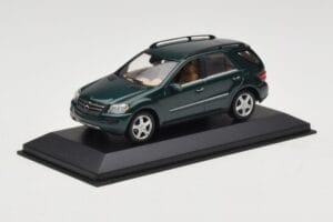 Mercedes ML 500 W164 Dunkelgrün Minichamps 1:43 400034500 Metall – Bild 2 von 4