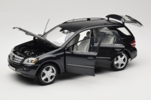 Mercedes ML W164 Obsidian Black Händler Edition Minichamps 1:18 B66962321 Metall – Bild 2 von 8