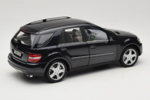 Mercedes ML W164 Obsidian Black Händler Edition Minichamps 1:18 B66962321 Metall – Bild 3 von 8