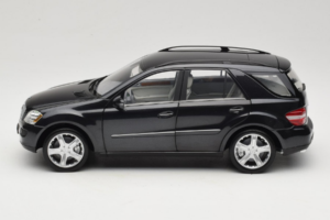 Mercedes ML W164 Obsidian Black Händler Edition Minichamps 1:18 B66962321 Metall – Bild 4 von 8