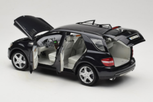 Mercedes ML W164 Obsidian Black Händler Edition Minichamps 1:18 B66962321 Metall – Bild 5 von 8