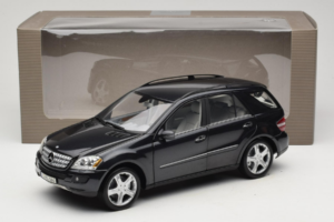 Mercedes ML W164 Obsidian Black Händler Edition Minichamps 1:18 B66962321 Metall – Bild 8 von 8