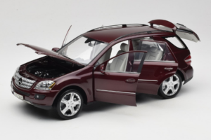Mercedes ML W164 Red Metallic Minichamps 1:18 150034500 Metall – Bild 2 von 8