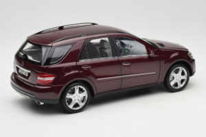Mercedes ML W164 Red Metallic Minichamps 1:18 150034500 Metall – Bild 3 von 8