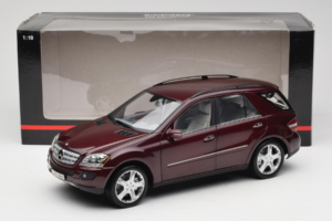 Mercedes ML W164 Red Metallic Minichamps 1:18 150034500 Metall – Bild 8 von 8