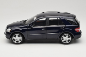 Mercedes ML W164 Tanzanite Blue Händler Edition Minichamps 1:18 B66962322 Metall – Bild 4 von 8