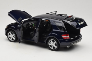 Mercedes ML W164 Tanzanite Blue Händler Edition Minichamps 1:18 B66962322 Metall – Bild 5 von 8