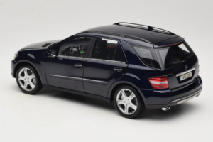 Mercedes ML W164 Tanzanite Blue Händler Edition Minichamps 1:18 B66962322 Metall – Bild 7 von 8