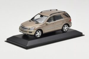 Mercedes ML W164 Kupfer Metallic Minichamps 1:43 ML002 Metall – Bild 2 von 4