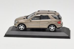 Mercedes ML W164 Kupfer Metallic Minichamps 1:43 ML002 Metall