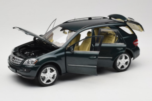 Mercedes ML W164 Green Metallic Minichamps 1:18 150034502 Metall – Bild 2 von 8