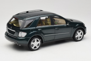 Mercedes ML W164 Green Metallic Minichamps 1:18 150034502 Metall – Bild 3 von 8