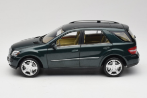 Mercedes ML W164 Green Metallic Minichamps 1:18 150034502 Metall – Bild 4 von 8