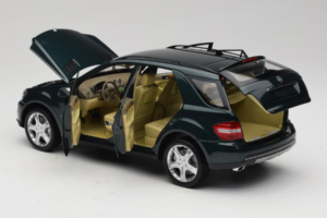 Mercedes ML W164 Green Metallic Minichamps 1:18 150034502 Metall – Bild 5 von 8