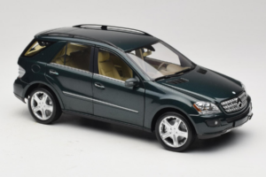 Mercedes ML W164 Green Metallic Minichamps 1:18 150034502 Metall – Bild 6 von 8