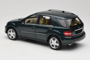 Mercedes ML W164 Green Metallic Minichamps 1:18 150034502 Metall – Bild 7 von 8