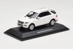 Mercedes ML W166 Calcit White Minichamps 1:43 B66960062 Metall – Bild 2 von 4