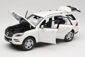 Mercedes ML W166 Weiss Minichamps 1:18 100030101 Metall – Bild 2 von 8