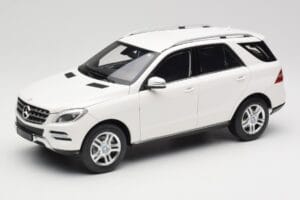 Mercedes ML W166 Weiss Minichamps 1:18 100030101 Metall