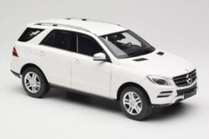 Mercedes ML W166 Weiss Minichamps 1:18 100030101 Metall – Bild 6 von 8