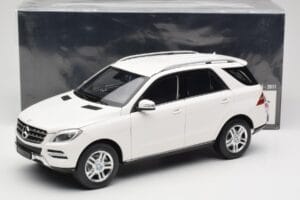 Mercedes ML W166 Weiss Minichamps 1:18 100030101 Metall – Bild 8 von 8