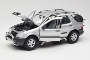 Mercedes ML320 W163 Silber Maisto 1:18 50319 Metall – Bild 2 von 8