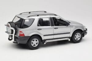 Mercedes ML320 W163 Silber Maisto 1:18 50319 Metall – Bild 3 von 8