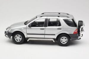 Mercedes ML320 W163 Silber Maisto 1:18 50319 Metall – Bild 4 von 8