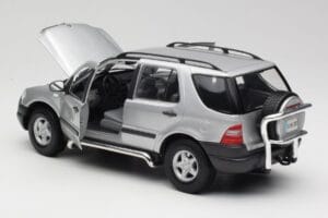 Mercedes ML320 W163 Silber Maisto 1:18 50319 Metall – Bild 5 von 8