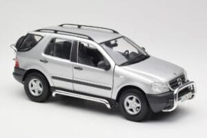 Mercedes ML320 W163 Silber Maisto 1:18 50319 Metall – Bild 6 von 8
