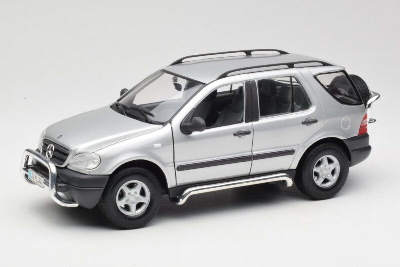 Mercedes ML320 W163 Silber Maisto 1:18 50319 Metall
