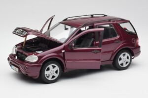 Mercedes ML55 AMG W163 Lila Maisto 1:18 31876 Metall – Bild 2 von 8