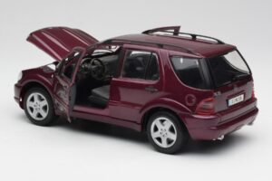 Mercedes ML55 AMG W163 Lila Maisto 1:18 31876 Metall – Bild 5 von 8