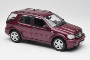 Mercedes ML55 AMG W163 Lila Maisto 1:18 31876 Metall – Bild 6 von 8