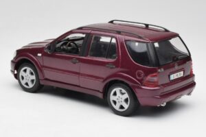 Mercedes ML55 AMG W163 Lila Maisto 1:18 31876 Metall – Bild 7 von 8