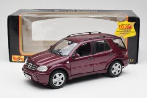 Mercedes ML55 AMG W163 Lila Maisto 1:18 31876 Metall – Bild 8 von 8