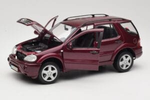 Mercedes ML55 AMG W163 Rot Maisto 1:18 50348 Metall – Bild 2 von 8